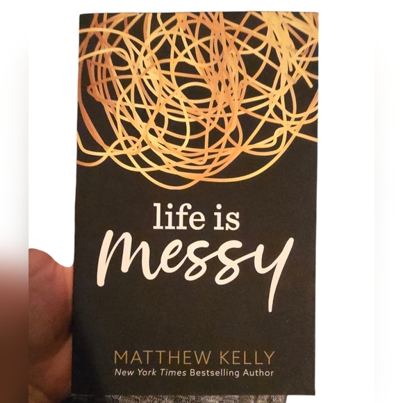 Matthew Kelly 'Life is Messy' Book - Black and Gold Cover - Picture 1 of 1